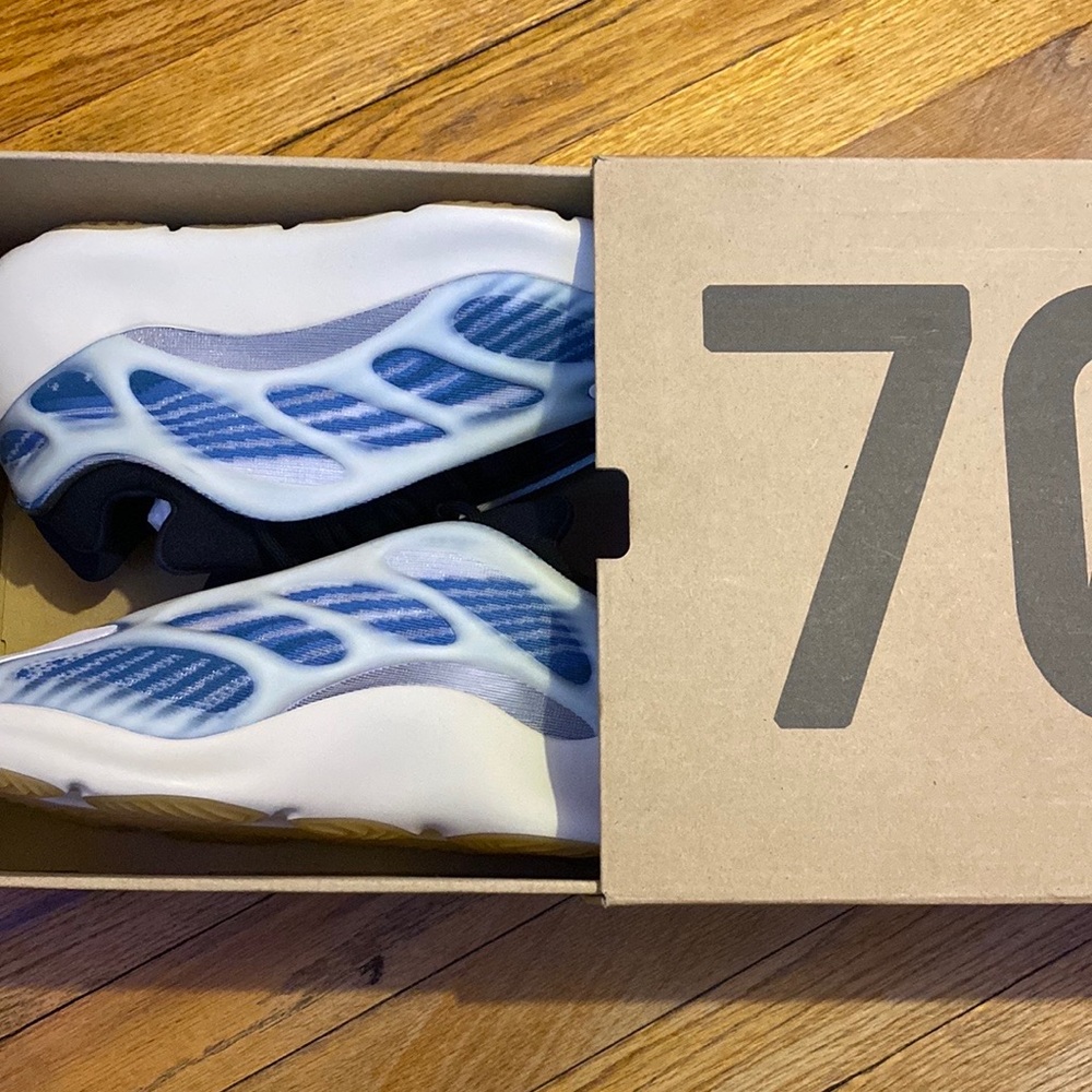 Yezzy Kyanite 700
